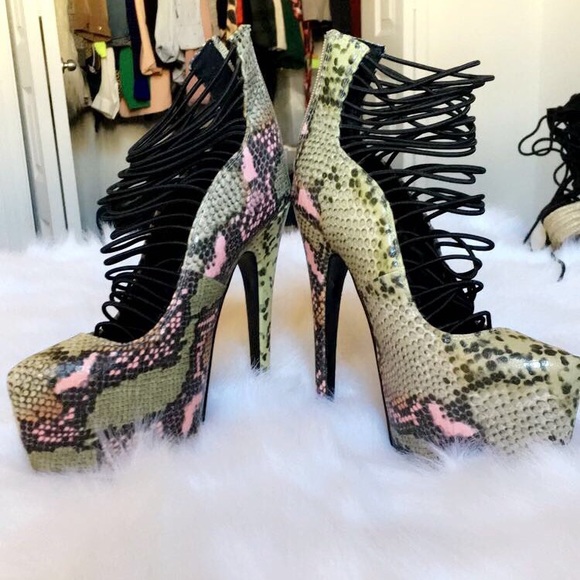 Wedges heels - Picture 1 of 3